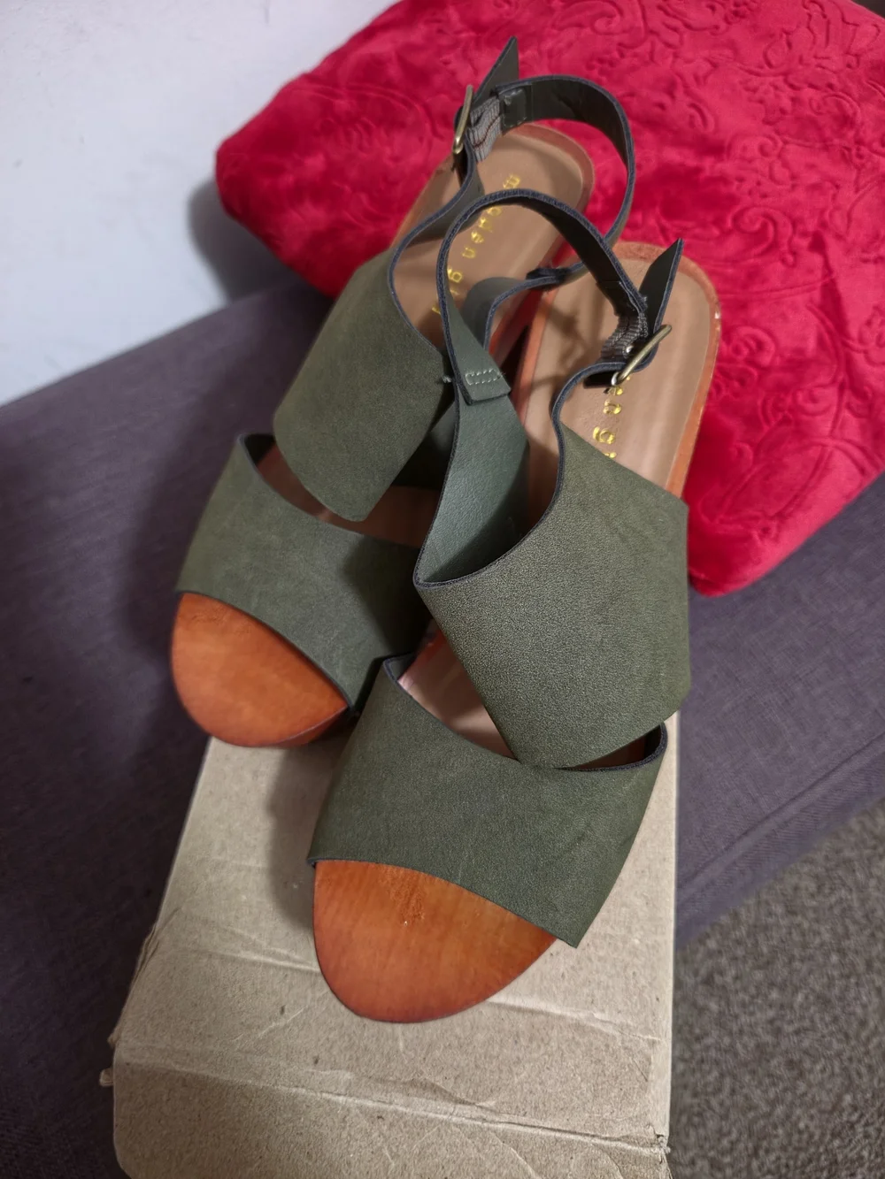 Steve Madden Olive Green Suede Slingback Sandals with Buckle